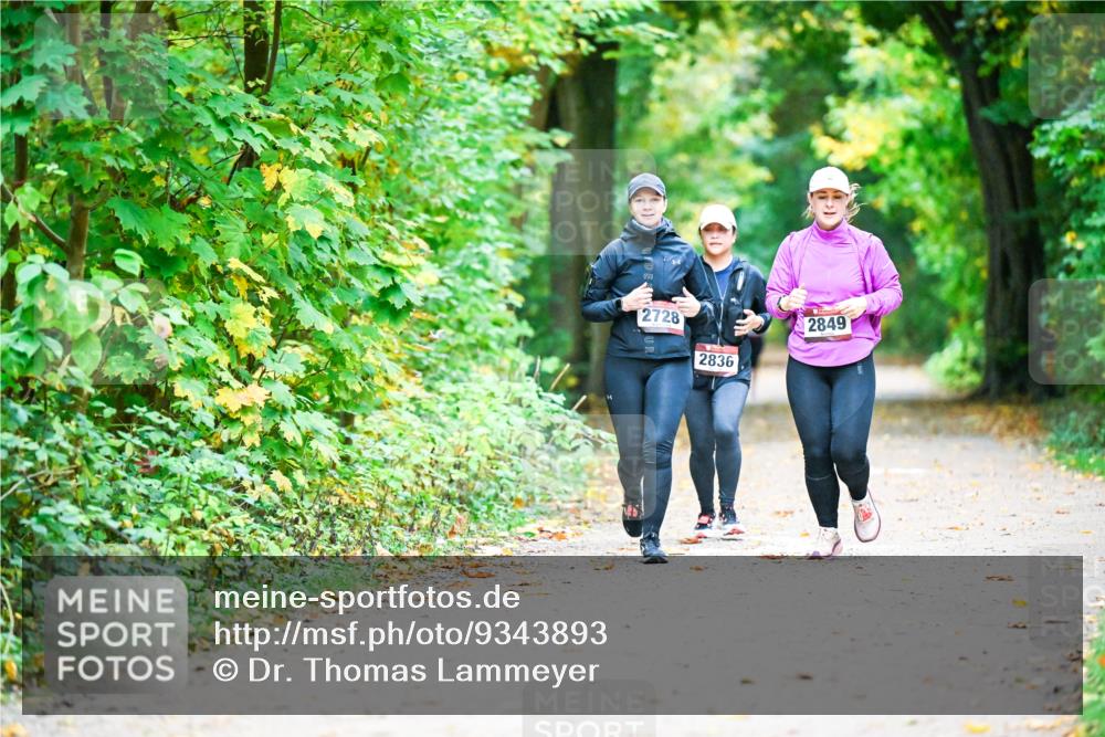 12.10.2025 - Bramfelder Halbmarathon 2025 Dr. Thomas Lammeyer http://msf.ph/oto/9343893 12.10.2025 10:01:17 Laufen 2728, 2849, 20, 2836 meine-sportfotos.de