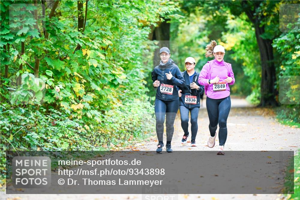 12.10.2025 - Bramfelder Halbmarathon 2025 Dr. Thomas Lammeyer http://msf.ph/oto/9343898 12.10.2025 10:01:18 Laufen 0, 2728, 2836, 2849 meine-sportfotos.de