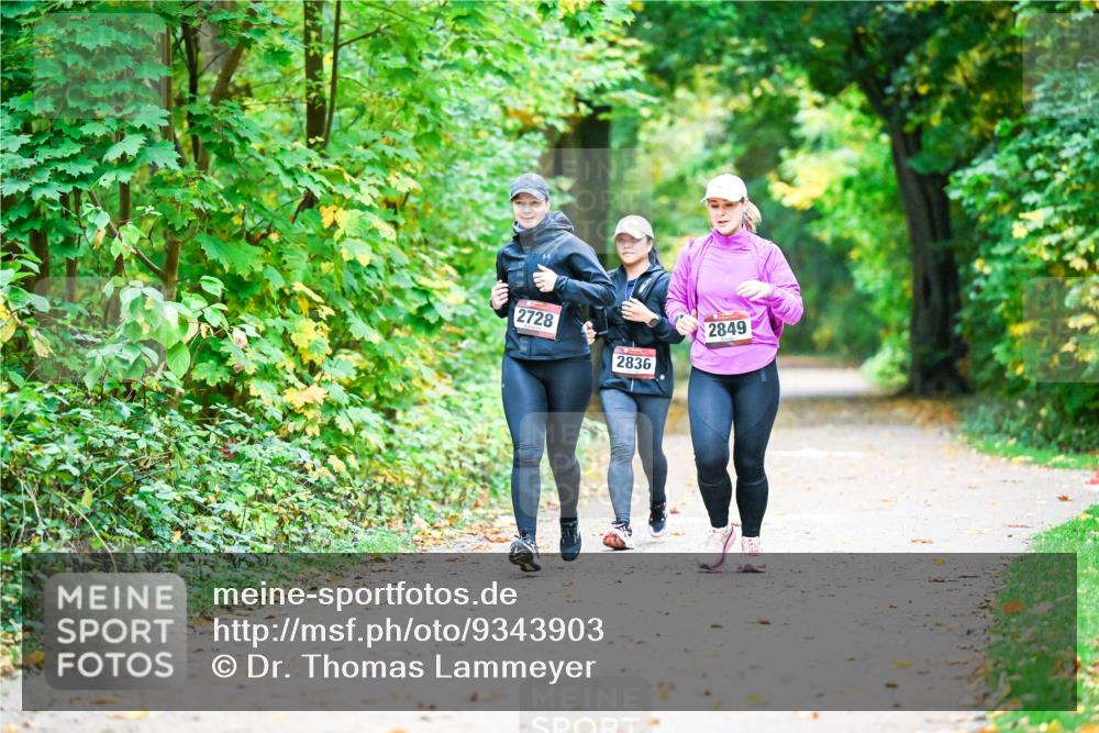 12.10.2025 - Bramfelder Halbmarathon 2025 Dr. Thomas Lammeyer http://msf.ph/oto/9343903 12.10.2025 10:01:19 Laufen 2728, 2836, 2849 meine-sportfotos.de
