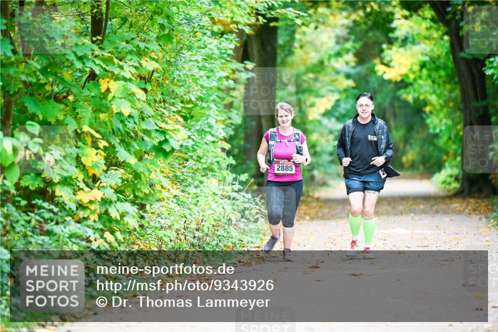 12.10.2025 - Bramfelder Halbmarathon 2025 Dr. Thomas Lammeyer http://msf.ph/oto/9343926 12.10.2025 10:01:39 Laufen 2885 meine-sportfotos.de