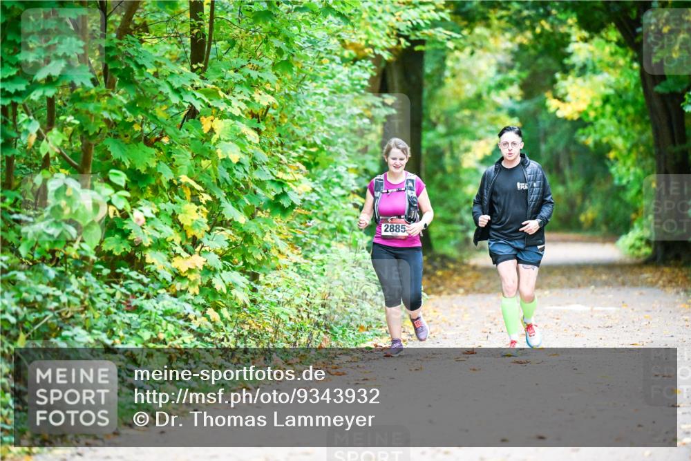 12.10.2025 - Bramfelder Halbmarathon 2025 Dr. Thomas Lammeyer http://msf.ph/oto/9343932 12.10.2025 10:01:40 Laufen 2885 meine-sportfotos.de