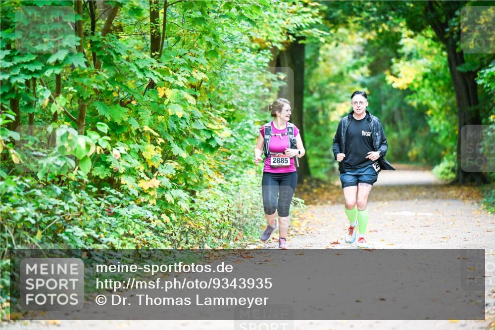 12.10.2025 - Bramfelder Halbmarathon 2025 Dr. Thomas Lammeyer http://msf.ph/oto/9343935 12.10.2025 10:01:41 Laufen 2885 meine-sportfotos.de