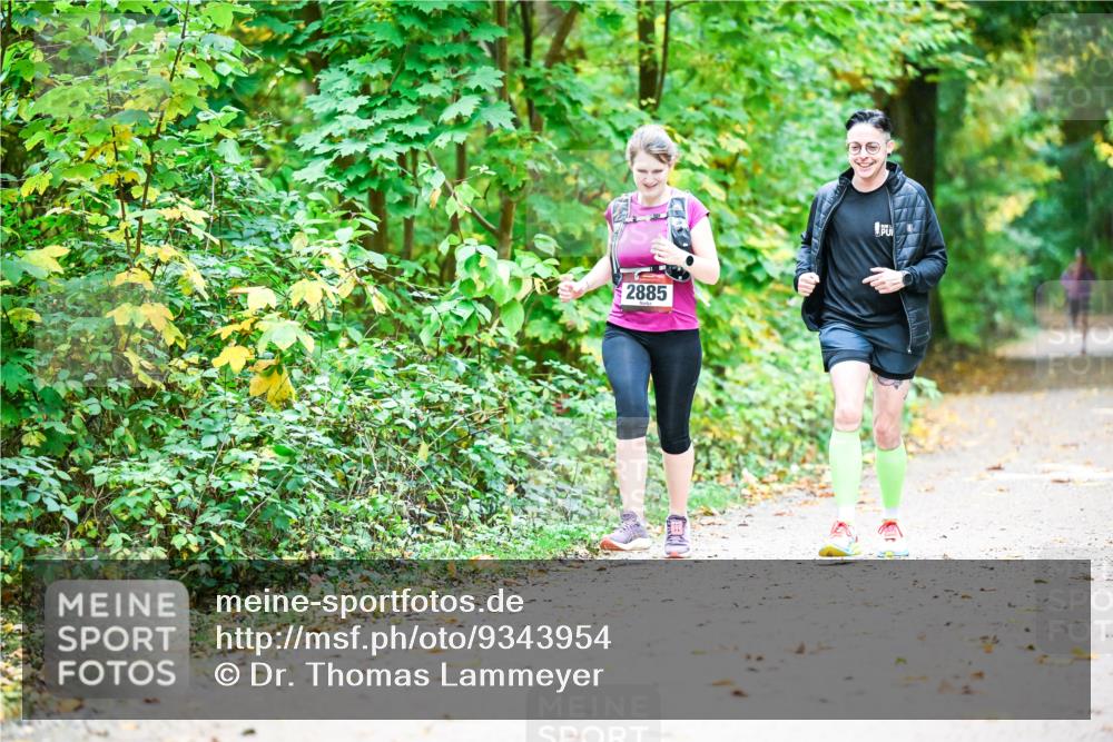 12.10.2025 - Bramfelder Halbmarathon 2025 Dr. Thomas Lammeyer http://msf.ph/oto/9343954 12.10.2025 10:01:44 Laufen 2885 meine-sportfotos.de