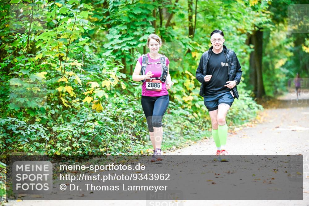 12.10.2025 - Bramfelder Halbmarathon 2025 Dr. Thomas Lammeyer http://msf.ph/oto/9343962 12.10.2025 10:01:45 Laufen 2885 meine-sportfotos.de