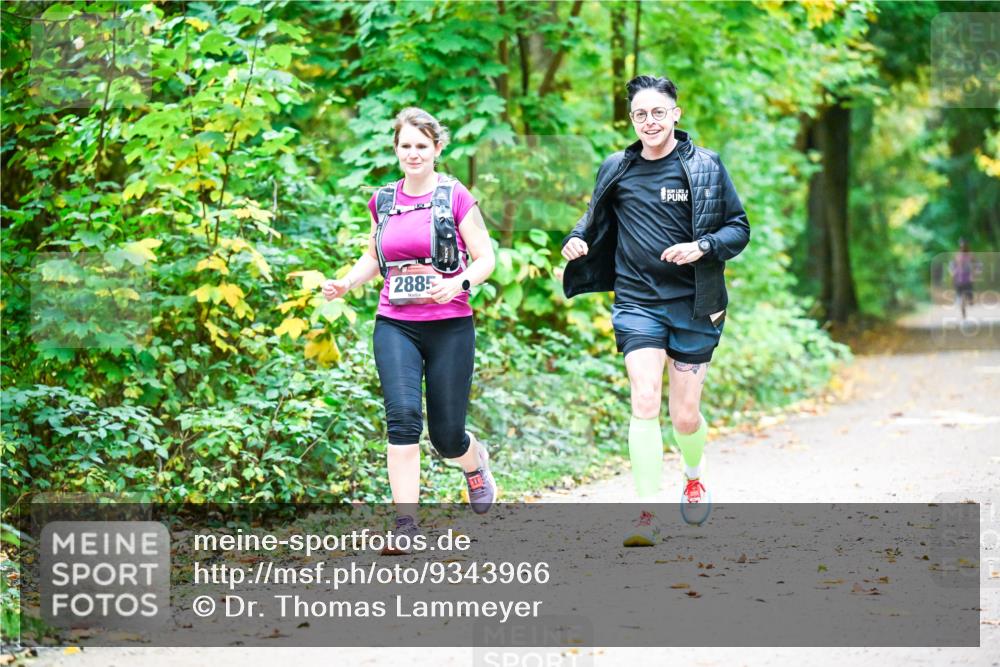 12.10.2025 - Bramfelder Halbmarathon 2025 Dr. Thomas Lammeyer http://msf.ph/oto/9343966 12.10.2025 10:01:45 Laufen 2885 meine-sportfotos.de