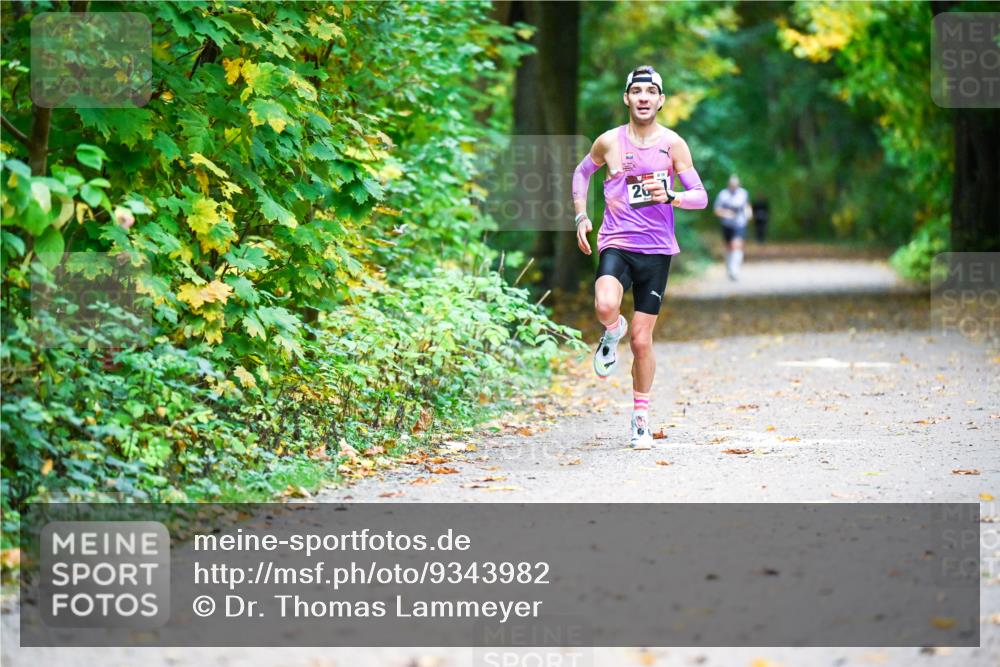12.10.2025 - Bramfelder Halbmarathon 2025 Dr. Thomas Lammeyer http://msf.ph/oto/9343982 12.10.2025 10:01:54 Laufen 26, 879 meine-sportfotos.de