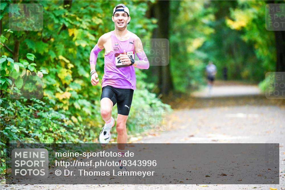 12.10.2025 - Bramfelder Halbmarathon 2025 Dr. Thomas Lammeyer http://msf.ph/oto/9343996 12.10.2025 10:01:56 Laufen 79 meine-sportfotos.de