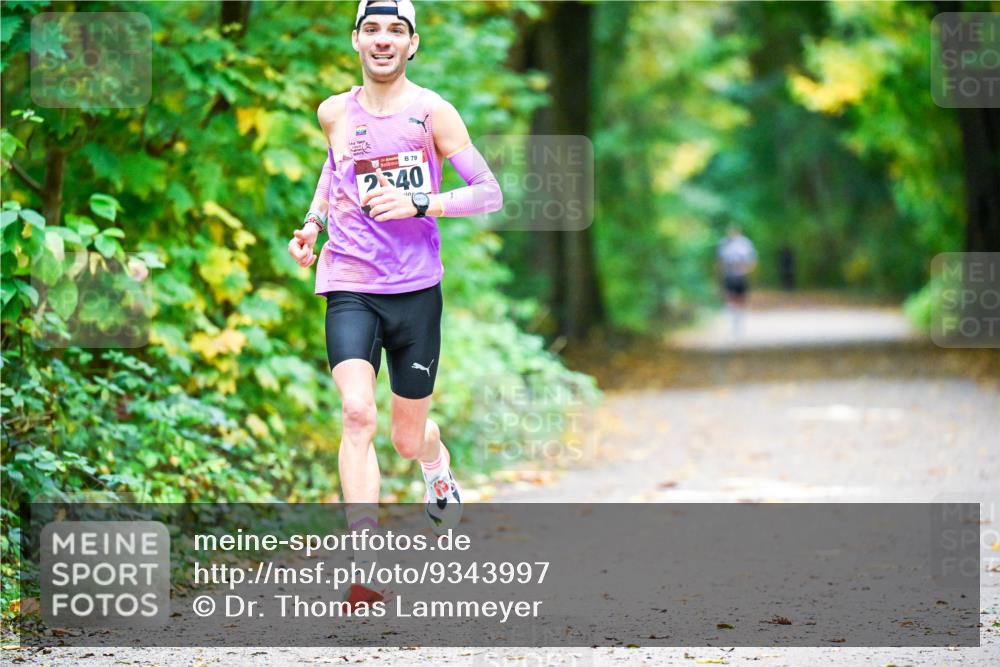 12.10.2025 - Bramfelder Halbmarathon 2025 Dr. Thomas Lammeyer http://msf.ph/oto/9343997 12.10.2025 10:01:56 Laufen 4, 79, 240 meine-sportfotos.de