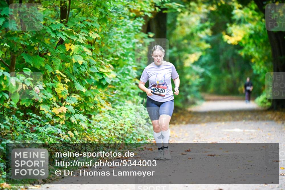 12.10.2025 - Bramfelder Halbmarathon 2025 Dr. Thomas Lammeyer http://msf.ph/oto/9344003 12.10.2025 10:02:24 Laufen 2920 meine-sportfotos.de