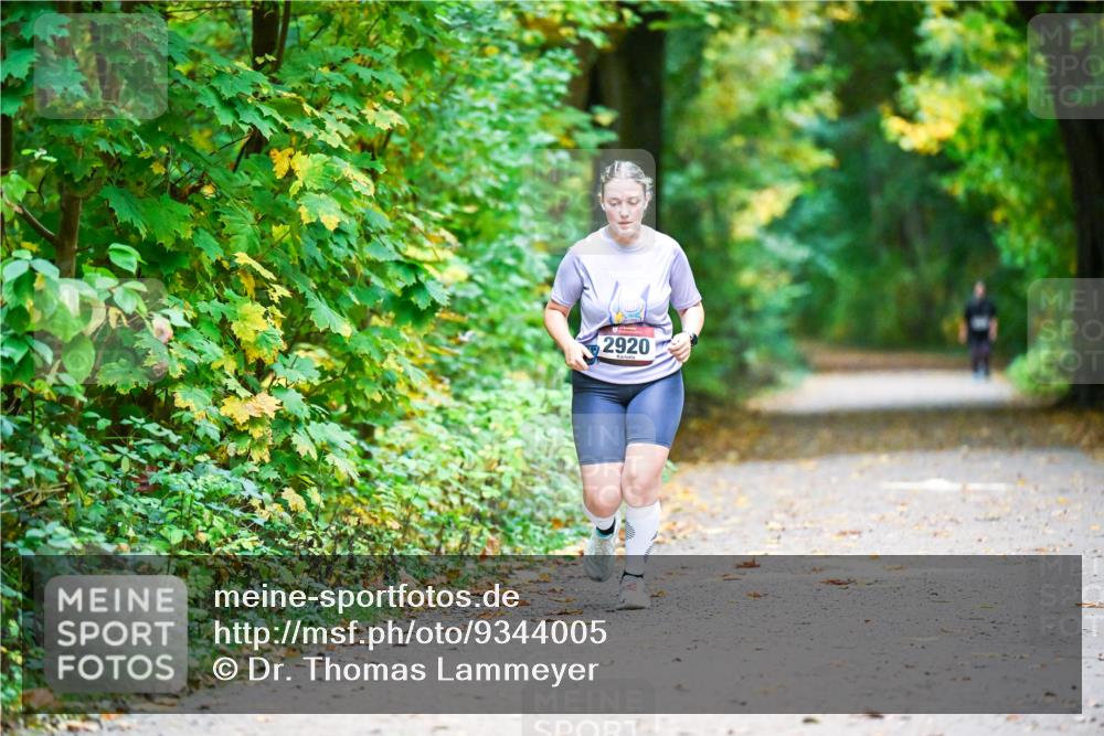 12.10.2025 - Bramfelder Halbmarathon 2025 Dr. Thomas Lammeyer http://msf.ph/oto/9344005 12.10.2025 10:02:24 Laufen 2920 meine-sportfotos.de
