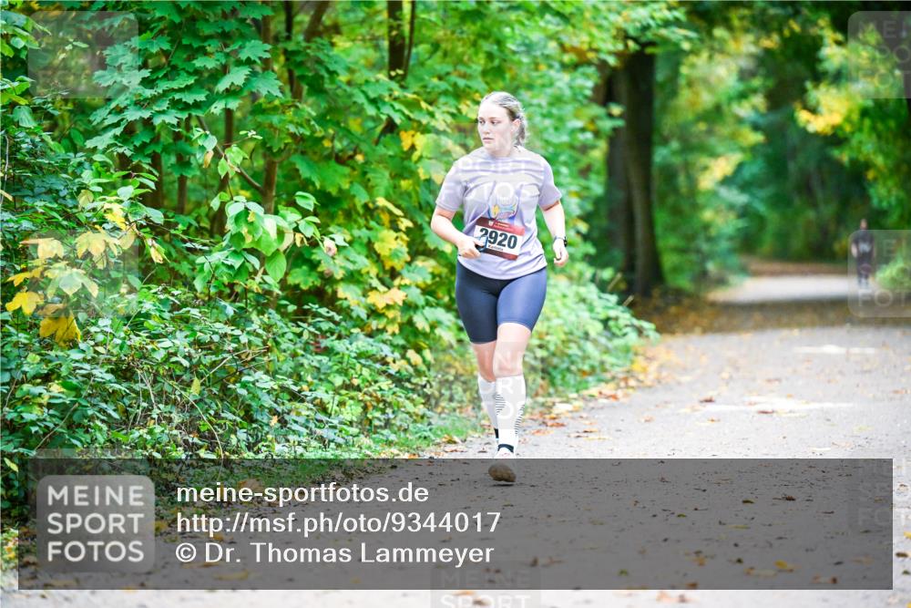 12.10.2025 - Bramfelder Halbmarathon 2025 Dr. Thomas Lammeyer http://msf.ph/oto/9344017 12.10.2025 10:02:26 Laufen 2920 meine-sportfotos.de
