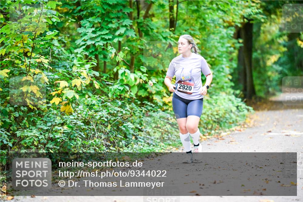 12.10.2025 - Bramfelder Halbmarathon 2025 Dr. Thomas Lammeyer http://msf.ph/oto/9344022 12.10.2025 10:02:27 Laufen 2920 meine-sportfotos.de
