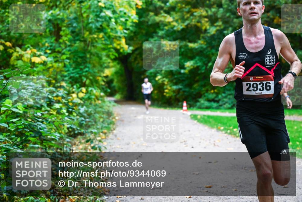 12.10.2025 - Bramfelder Halbmarathon 2025 Dr. Thomas Lammeyer http://msf.ph/oto/9344069 12.10.2025 10:03:10 Laufen 2936 meine-sportfotos.de