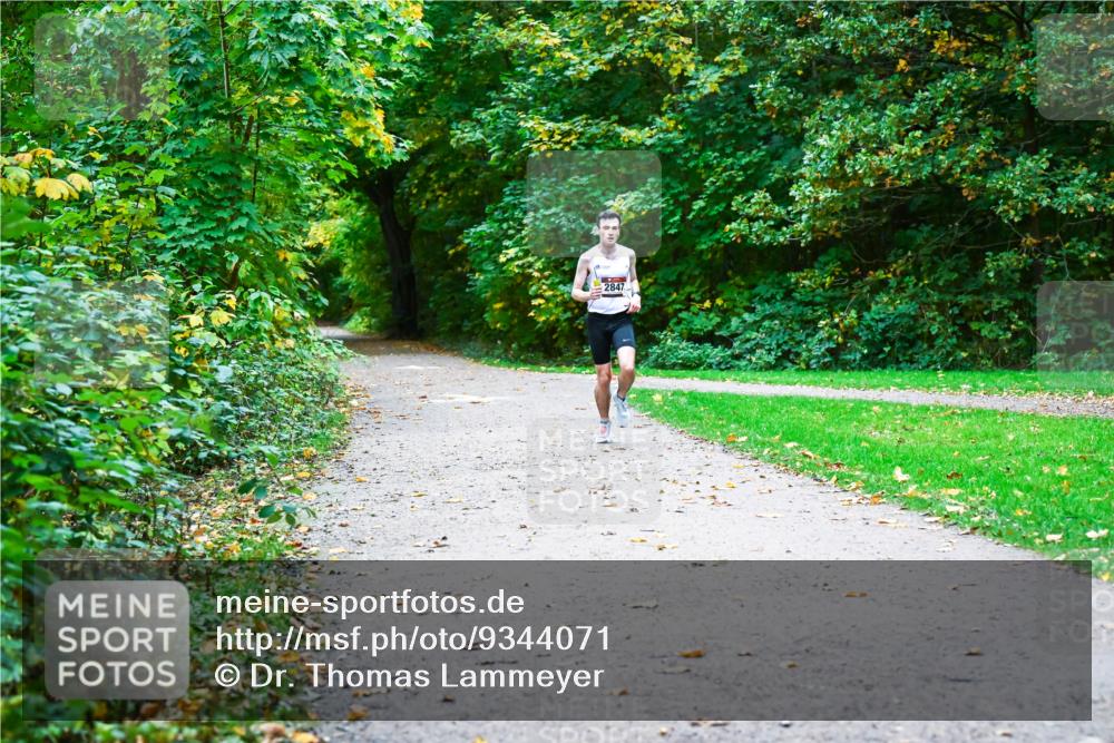 12.10.2025 - Bramfelder Halbmarathon 2025 Dr. Thomas Lammeyer http://msf.ph/oto/9344071 12.10.2025 10:03:12 Laufen 2847 meine-sportfotos.de