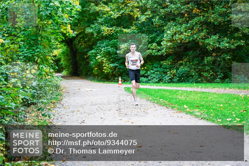 12.10.2025 - Bramfelder Halbmarathon 2025 Dr. Thomas Lammeyer http://msf.ph/oto/9344075 12.10.2025 10:03:13 Laufen 2847 meine-sportfotos.de
