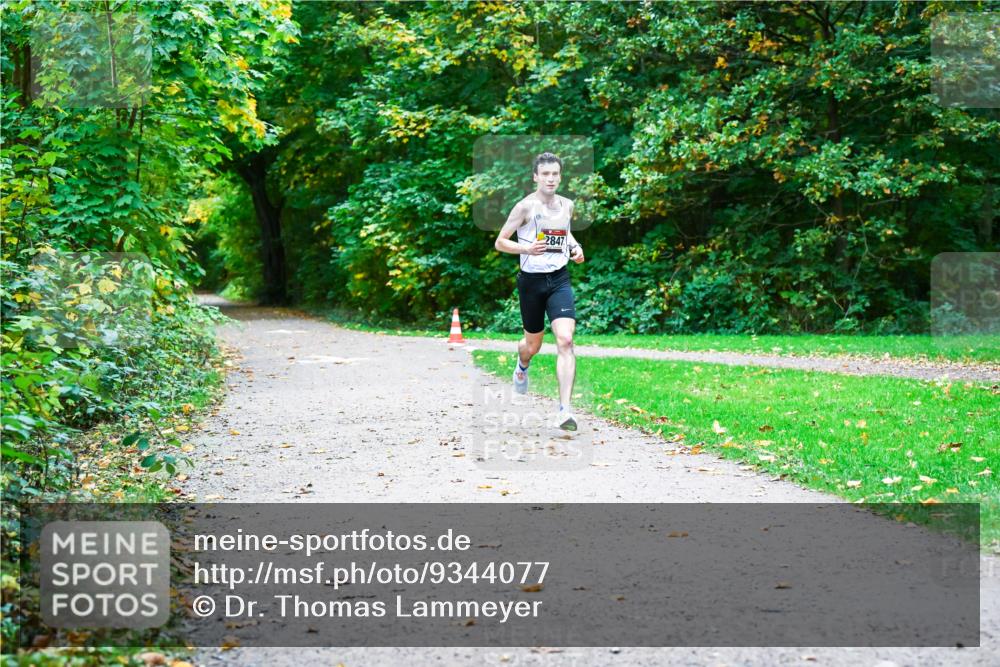 12.10.2025 - Bramfelder Halbmarathon 2025 Dr. Thomas Lammeyer http://msf.ph/oto/9344077 12.10.2025 10:03:13 Laufen 2847 meine-sportfotos.de