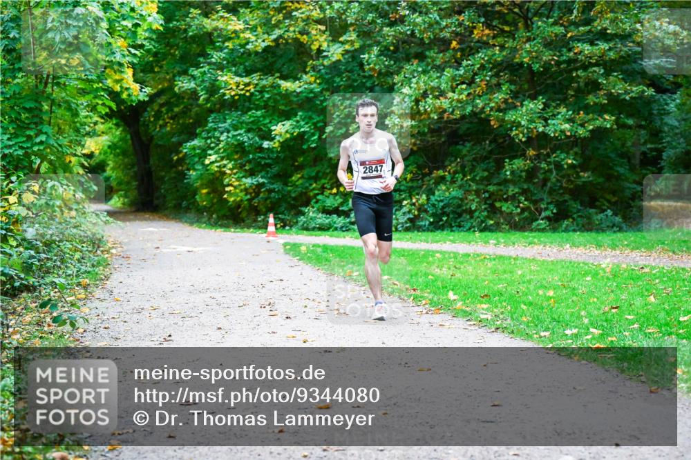 12.10.2025 - Bramfelder Halbmarathon 2025 Dr. Thomas Lammeyer http://msf.ph/oto/9344080 12.10.2025 10:03:14 Laufen 2847 meine-sportfotos.de
