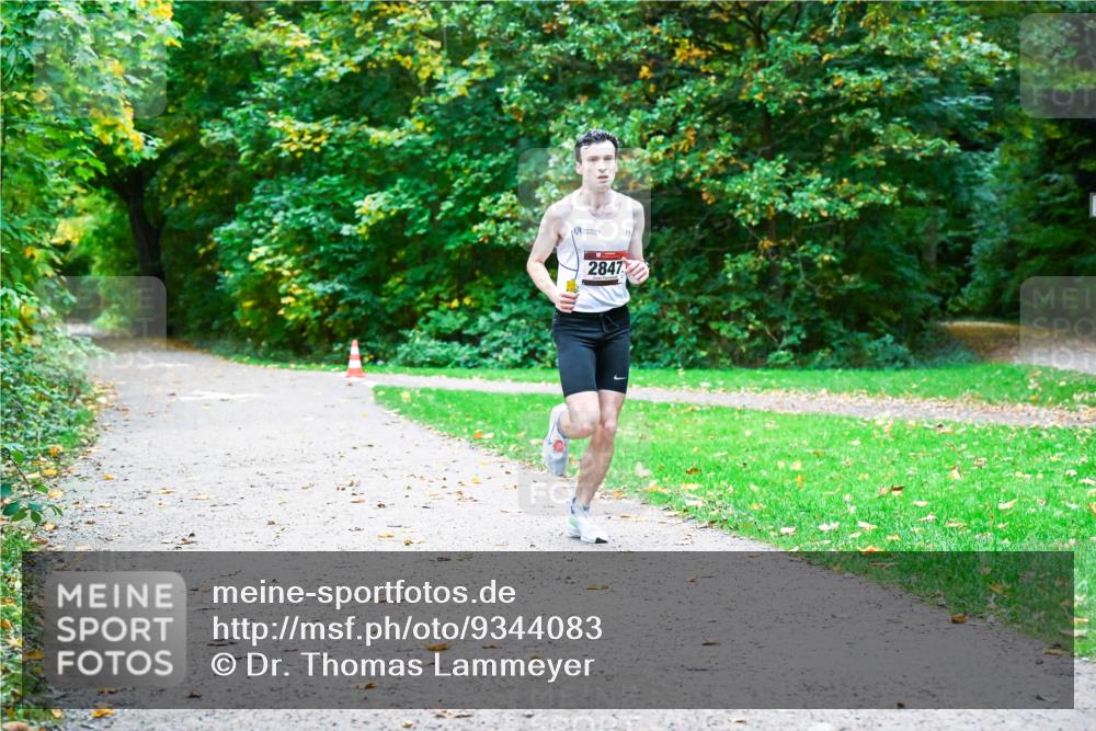 12.10.2025 - Bramfelder Halbmarathon 2025 Dr. Thomas Lammeyer http://msf.ph/oto/9344083 12.10.2025 10:03:14 Laufen 2847 meine-sportfotos.de