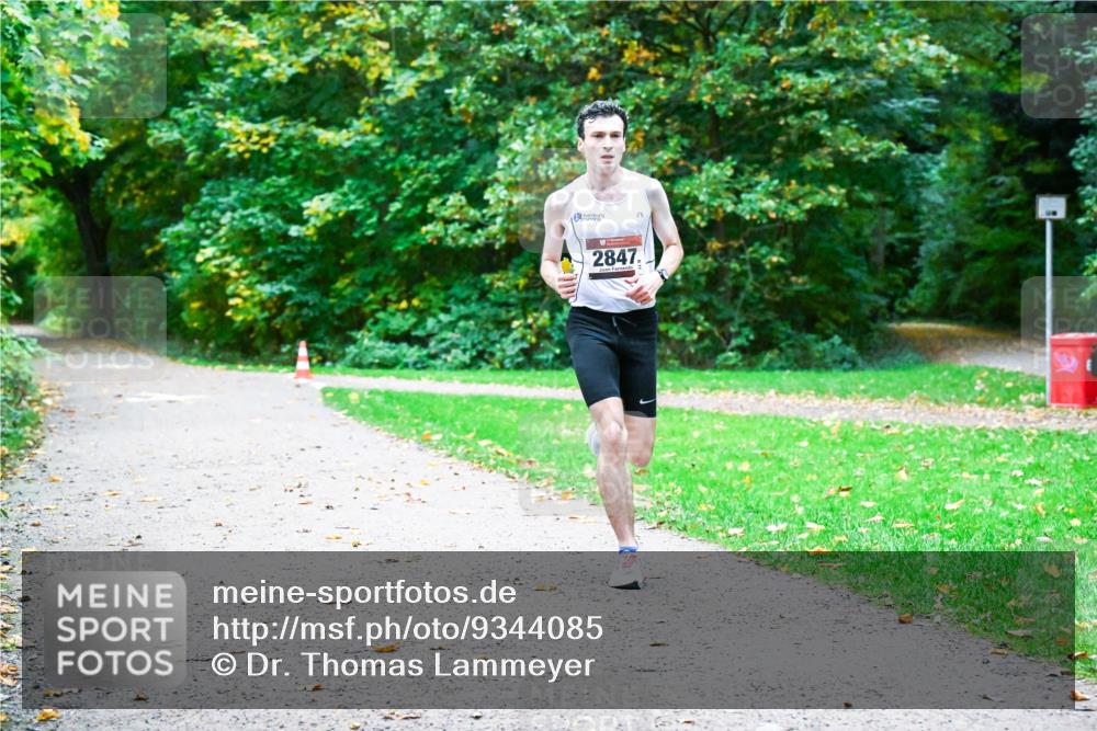 12.10.2025 - Bramfelder Halbmarathon 2025 Dr. Thomas Lammeyer http://msf.ph/oto/9344085 12.10.2025 10:03:14 Laufen 2847 meine-sportfotos.de