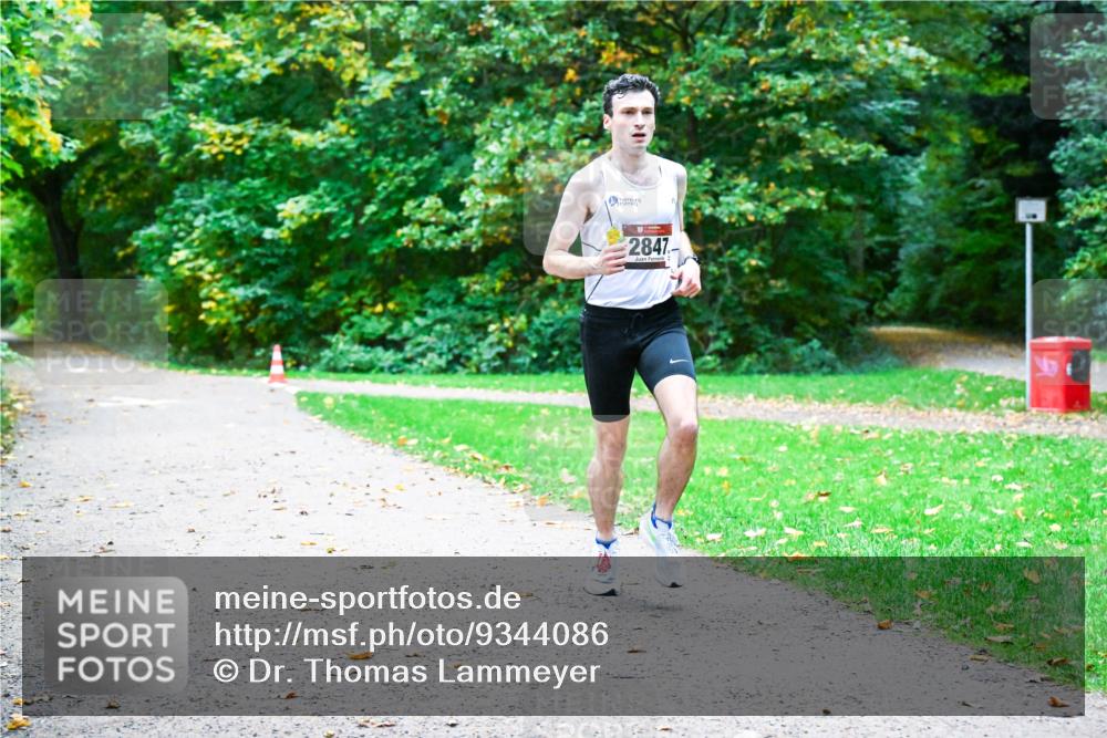 12.10.2025 - Bramfelder Halbmarathon 2025 Dr. Thomas Lammeyer http://msf.ph/oto/9344086 12.10.2025 10:03:14 Laufen 2847 meine-sportfotos.de