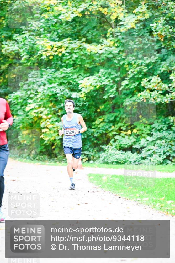 12.10.2025 - Bramfelder Halbmarathon 2025 Dr. Thomas Lammeyer http://msf.ph/oto/9344118 12.10.2025 10:04:33 Laufen 2424 meine-sportfotos.de