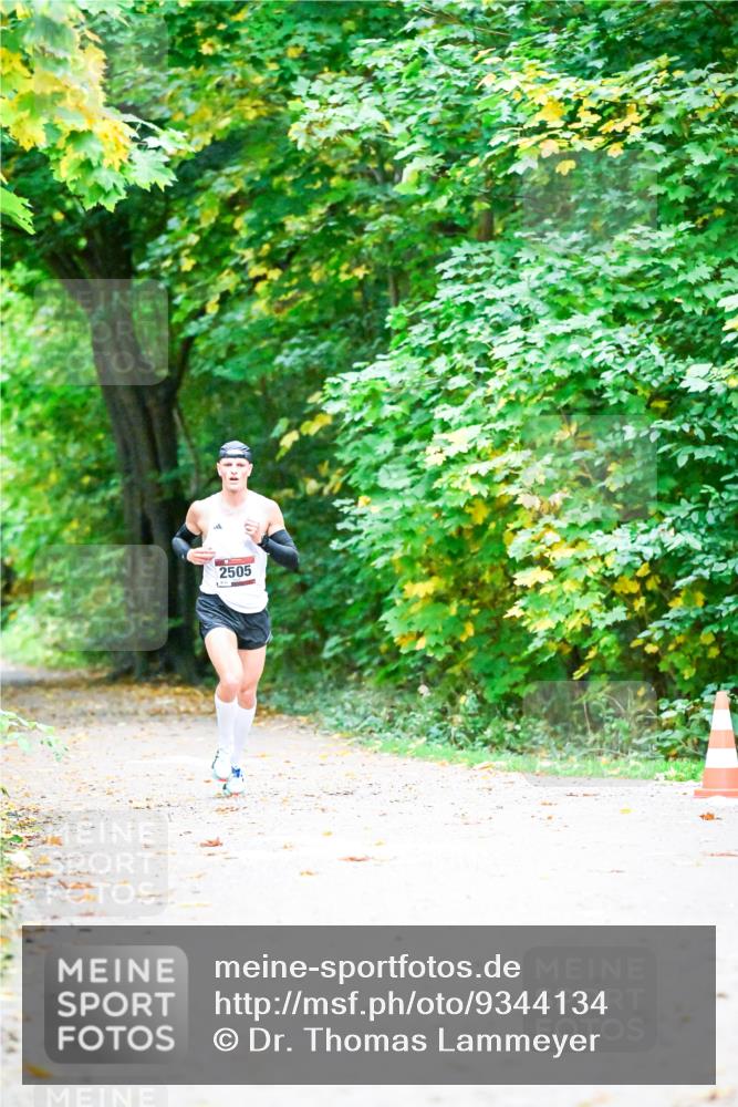 12.10.2025 - Bramfelder Halbmarathon 2025 Dr. Thomas Lammeyer http://msf.ph/oto/9344134 12.10.2025 10:04:50 Laufen 2505 meine-sportfotos.de