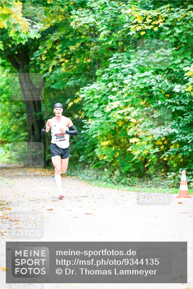 12.10.2025 - Bramfelder Halbmarathon 2025 Dr. Thomas Lammeyer http://msf.ph/oto/9344135 12.10.2025 10:04:50 Laufen 2505 meine-sportfotos.de