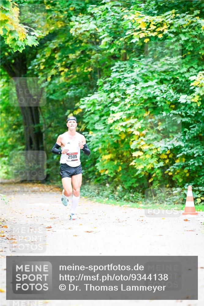 12.10.2025 - Bramfelder Halbmarathon 2025 Dr. Thomas Lammeyer http://msf.ph/oto/9344138 12.10.2025 10:04:51 Laufen 2505 meine-sportfotos.de