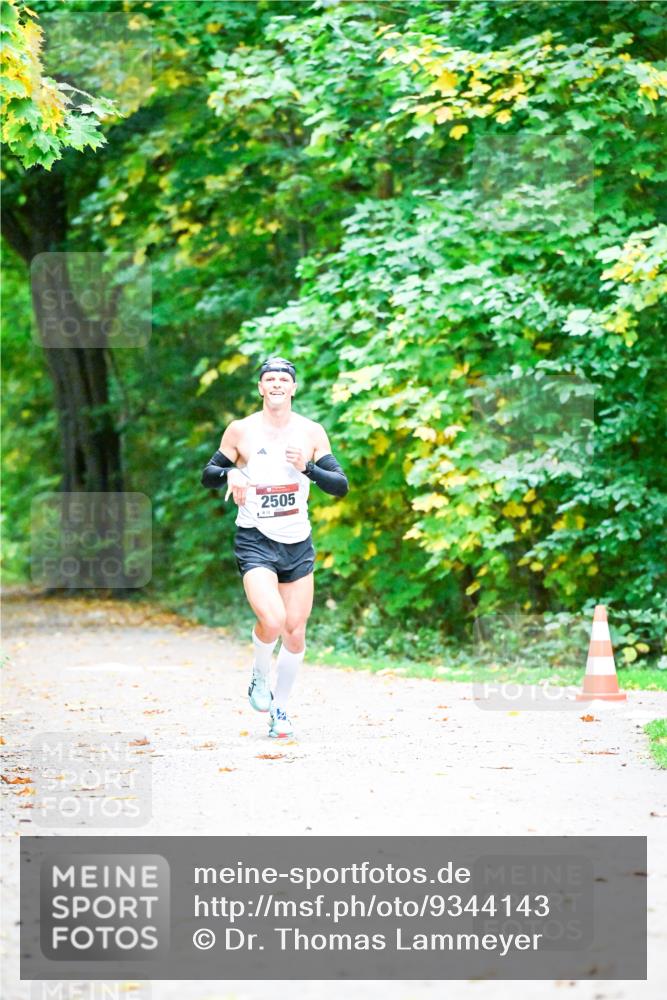 12.10.2025 - Bramfelder Halbmarathon 2025 Dr. Thomas Lammeyer http://msf.ph/oto/9344143 12.10.2025 10:04:51 Laufen 2505 meine-sportfotos.de