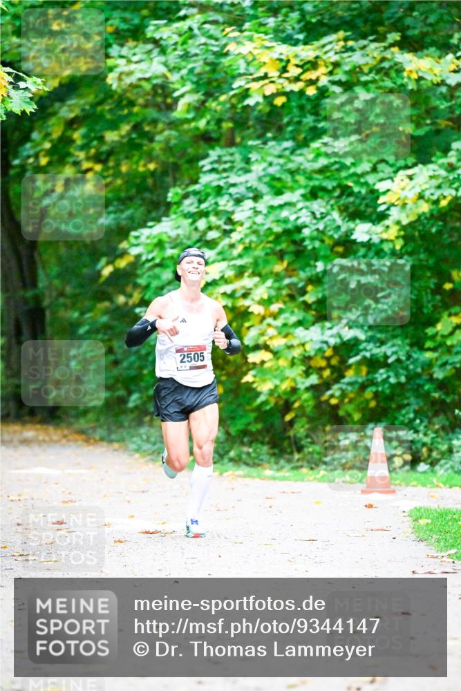 12.10.2025 - Bramfelder Halbmarathon 2025 Dr. Thomas Lammeyer http://msf.ph/oto/9344147 12.10.2025 10:04:52 Laufen 2505 meine-sportfotos.de
