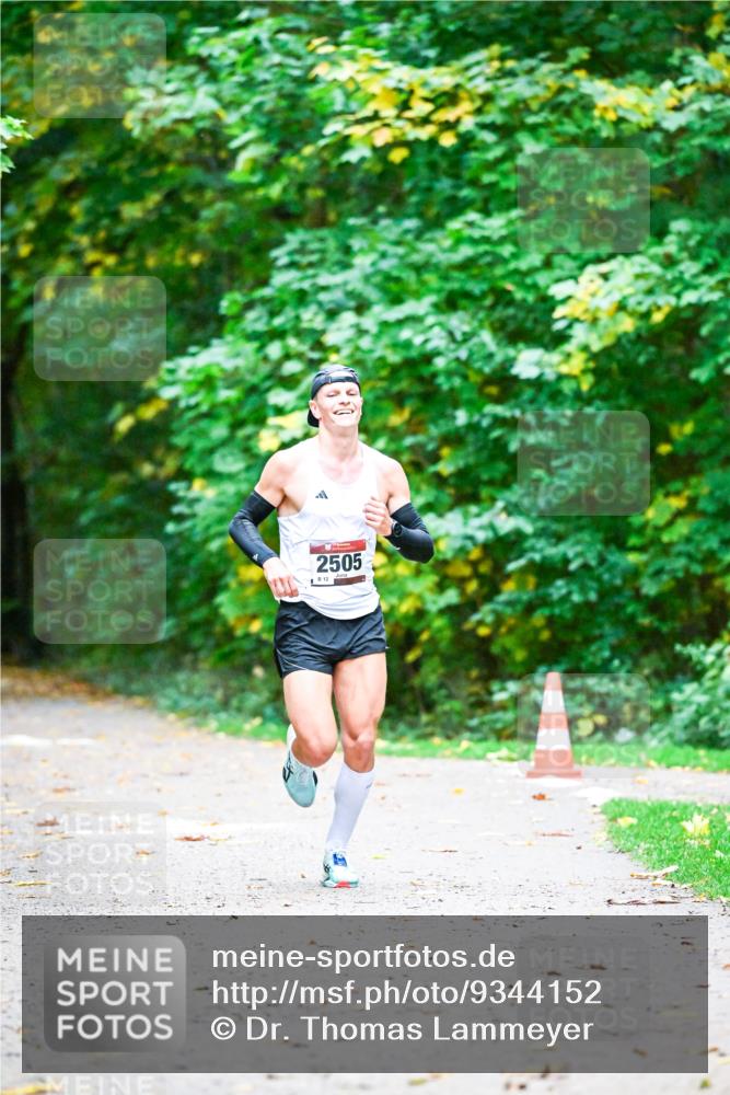 12.10.2025 - Bramfelder Halbmarathon 2025 Dr. Thomas Lammeyer http://msf.ph/oto/9344152 12.10.2025 10:04:53 Laufen 2505, 812 meine-sportfotos.de