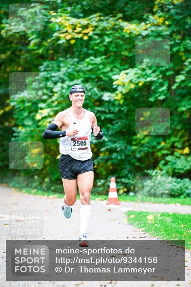 12.10.2025 - Bramfelder Halbmarathon 2025 Dr. Thomas Lammeyer http://msf.ph/oto/9344156 12.10.2025 10:04:53 Laufen 2505, 12 meine-sportfotos.de