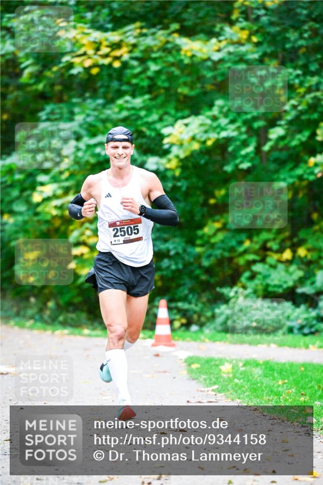 12.10.2025 - Bramfelder Halbmarathon 2025 Dr. Thomas Lammeyer http://msf.ph/oto/9344158 12.10.2025 10:04:53 Laufen 2505, 12 meine-sportfotos.de