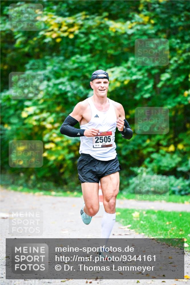 12.10.2025 - Bramfelder Halbmarathon 2025 Dr. Thomas Lammeyer http://msf.ph/oto/9344161 12.10.2025 10:04:54 Laufen 2505, 12 meine-sportfotos.de