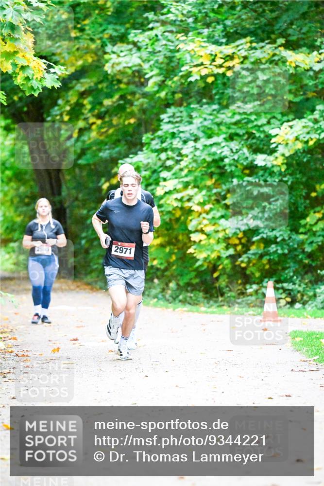 12.10.2025 - Bramfelder Halbmarathon 2025 Dr. Thomas Lammeyer http://msf.ph/oto/9344221 12.10.2025 10:07:14 Laufen 2971, 2583 meine-sportfotos.de
