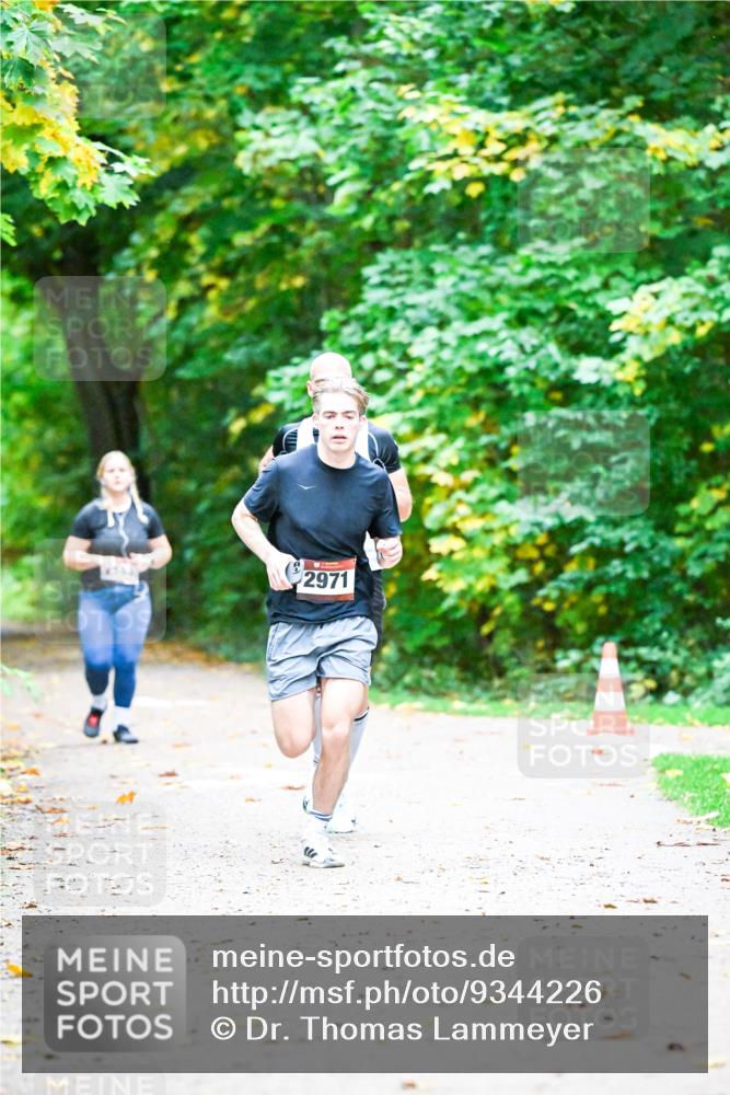 12.10.2025 - Bramfelder Halbmarathon 2025 Dr. Thomas Lammeyer http://msf.ph/oto/9344226 12.10.2025 10:07:14 Laufen 2971 meine-sportfotos.de