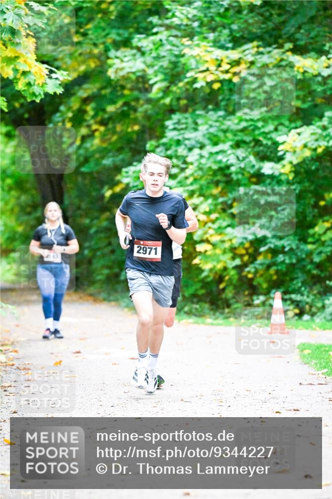 12.10.2025 - Bramfelder Halbmarathon 2025 Dr. Thomas Lammeyer http://msf.ph/oto/9344227 12.10.2025 10:07:14 Laufen 2971 meine-sportfotos.de