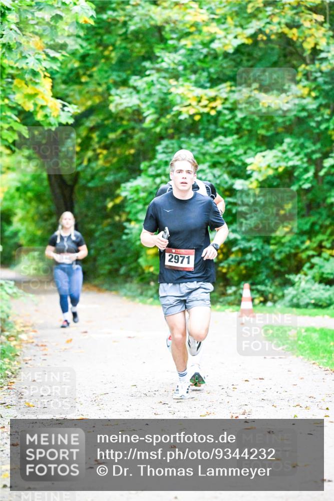 12.10.2025 - Bramfelder Halbmarathon 2025 Dr. Thomas Lammeyer http://msf.ph/oto/9344232 12.10.2025 10:07:15 Laufen 2971 meine-sportfotos.de