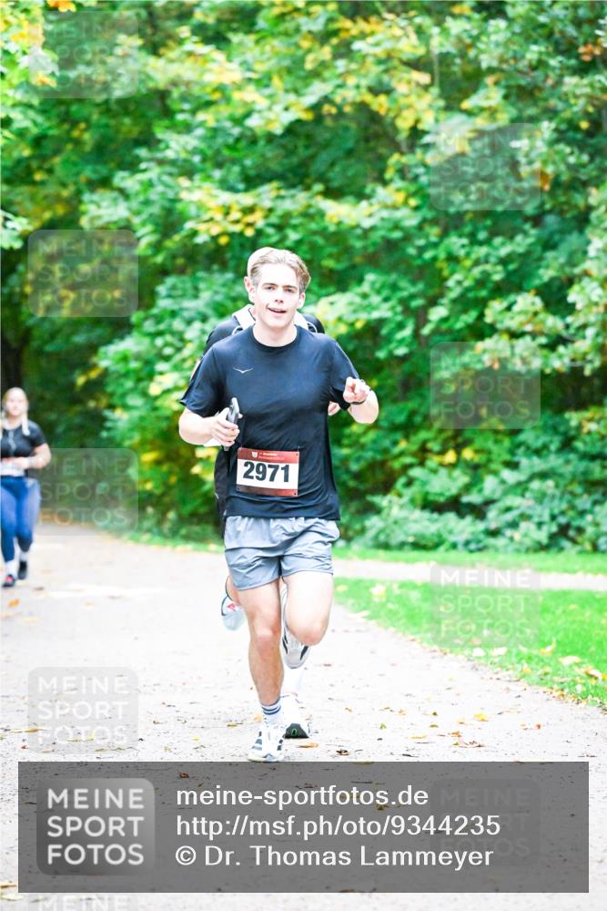 12.10.2025 - Bramfelder Halbmarathon 2025 Dr. Thomas Lammeyer http://msf.ph/oto/9344235 12.10.2025 10:07:16 Laufen 2971 meine-sportfotos.de