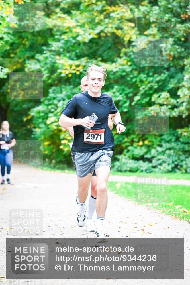 12.10.2025 - Bramfelder Halbmarathon 2025 Dr. Thomas Lammeyer http://msf.ph/oto/9344236 12.10.2025 10:07:16 Laufen 2971 meine-sportfotos.de