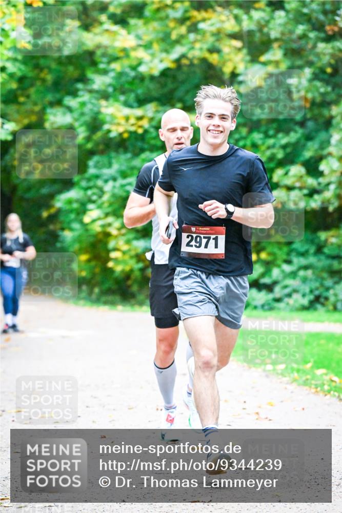 12.10.2025 - Bramfelder Halbmarathon 2025 Dr. Thomas Lammeyer http://msf.ph/oto/9344239 12.10.2025 10:07:17 Laufen 2971 meine-sportfotos.de