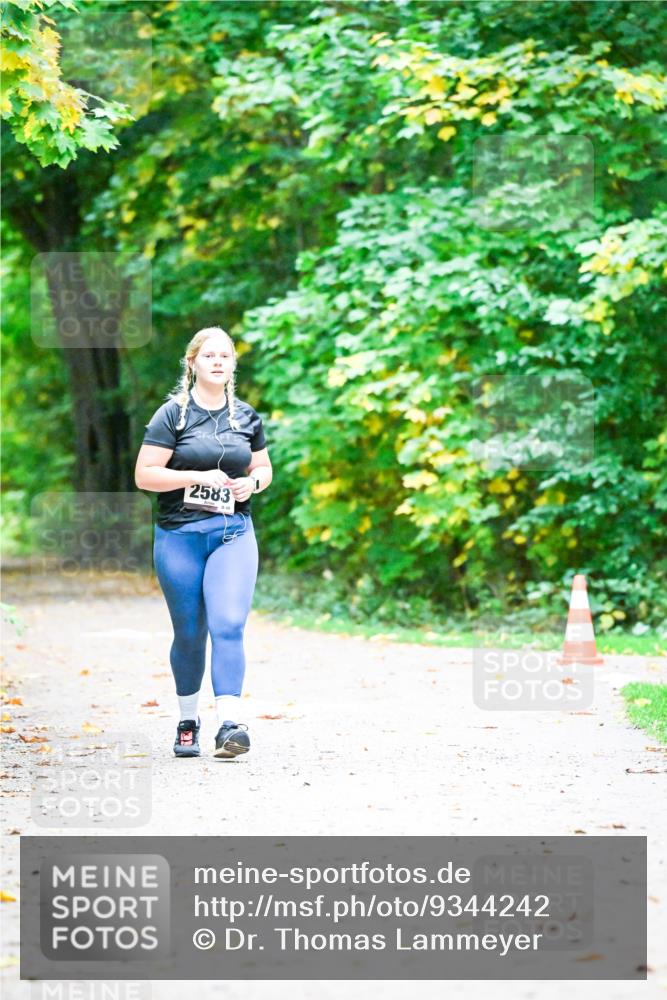 12.10.2025 - Bramfelder Halbmarathon 2025 Dr. Thomas Lammeyer http://msf.ph/oto/9344242 12.10.2025 10:07:19 Laufen 2583 meine-sportfotos.de