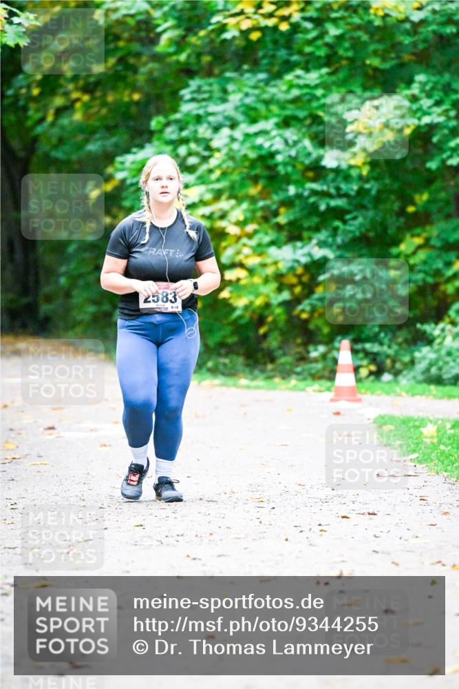 12.10.2025 - Bramfelder Halbmarathon 2025 Dr. Thomas Lammeyer http://msf.ph/oto/9344255 12.10.2025 10:07:21 Laufen 2583 meine-sportfotos.de