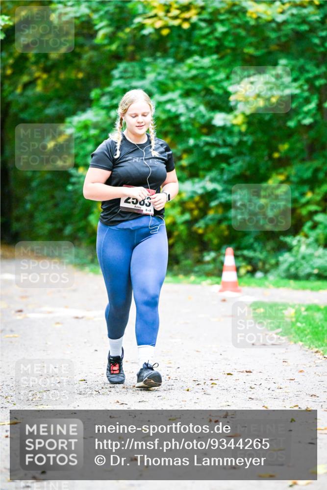 12.10.2025 - Bramfelder Halbmarathon 2025 Dr. Thomas Lammeyer http://msf.ph/oto/9344265 12.10.2025 10:07:22 Laufen 8 meine-sportfotos.de