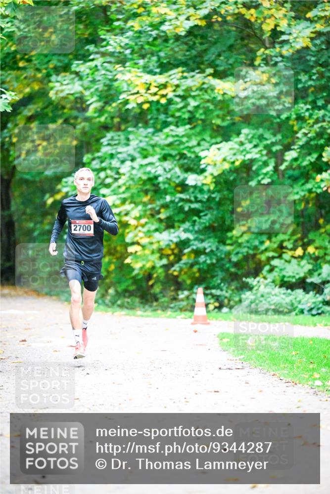 12.10.2025 - Bramfelder Halbmarathon 2025 Dr. Thomas Lammeyer http://msf.ph/oto/9344287 12.10.2025 10:08:09 Laufen 2700 meine-sportfotos.de