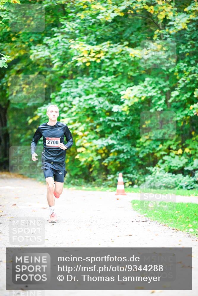 12.10.2025 - Bramfelder Halbmarathon 2025 Dr. Thomas Lammeyer http://msf.ph/oto/9344288 12.10.2025 10:08:09 Laufen 2700 meine-sportfotos.de