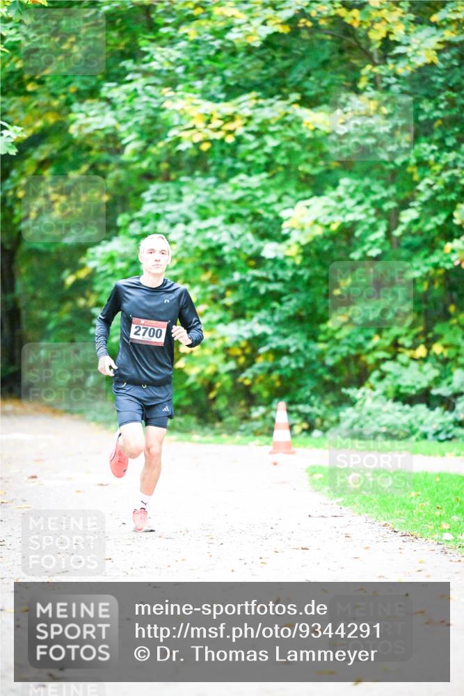 12.10.2025 - Bramfelder Halbmarathon 2025 Dr. Thomas Lammeyer http://msf.ph/oto/9344291 12.10.2025 10:08:10 Laufen 2700 meine-sportfotos.de