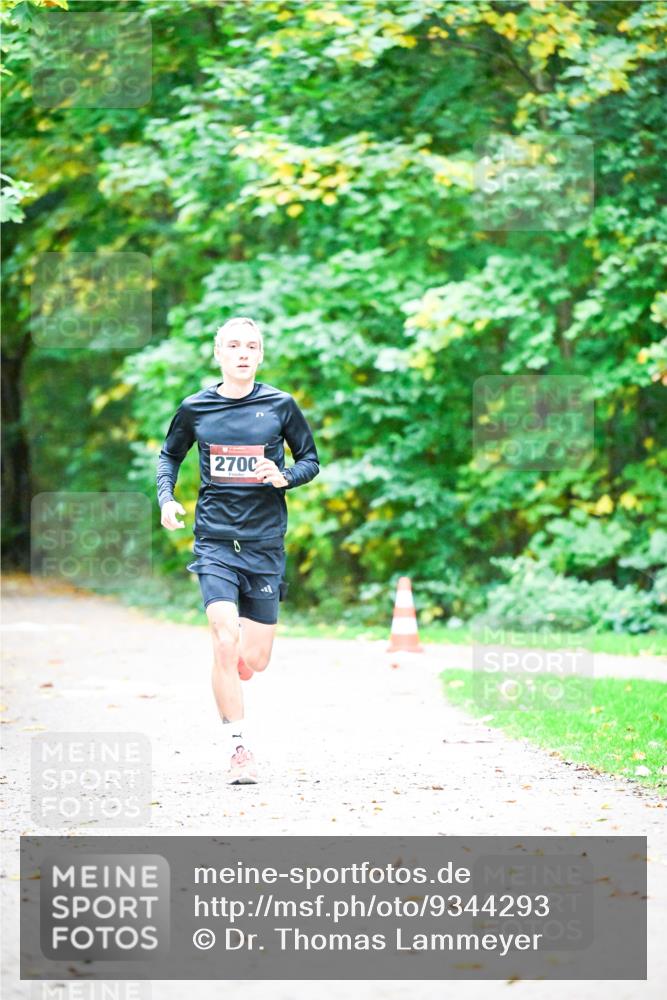 12.10.2025 - Bramfelder Halbmarathon 2025 Dr. Thomas Lammeyer http://msf.ph/oto/9344293 12.10.2025 10:08:10 Laufen 2700 meine-sportfotos.de