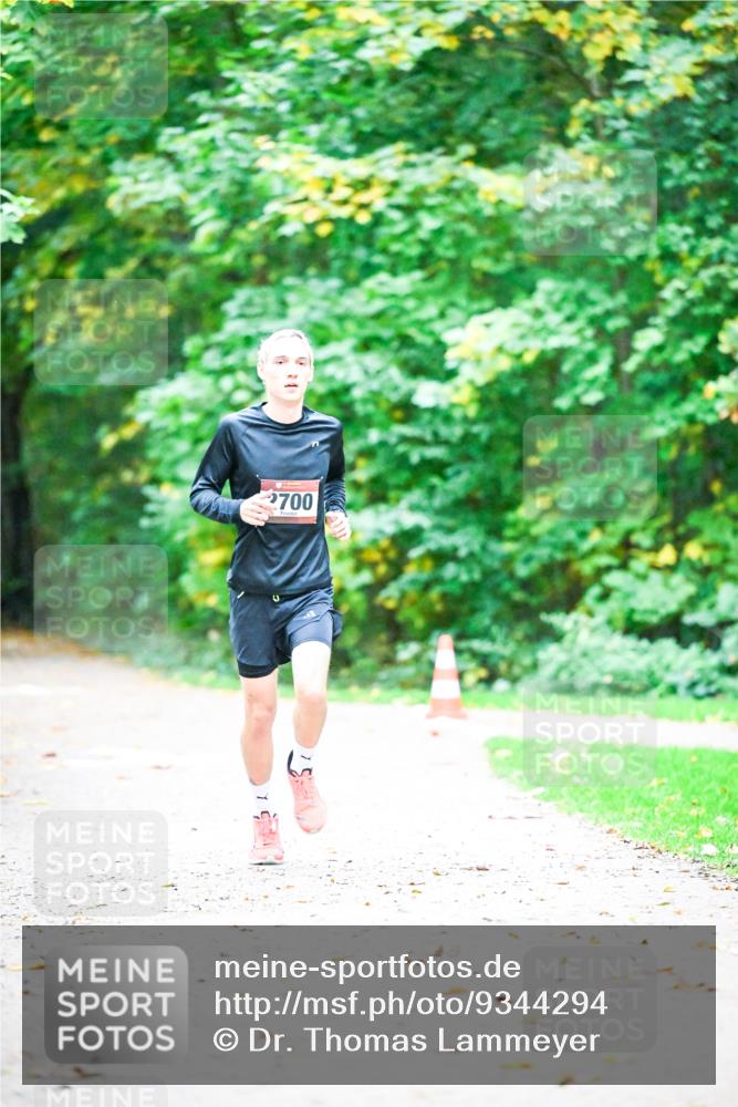 12.10.2025 - Bramfelder Halbmarathon 2025 Dr. Thomas Lammeyer http://msf.ph/oto/9344294 12.10.2025 10:08:10 Laufen 2700 meine-sportfotos.de