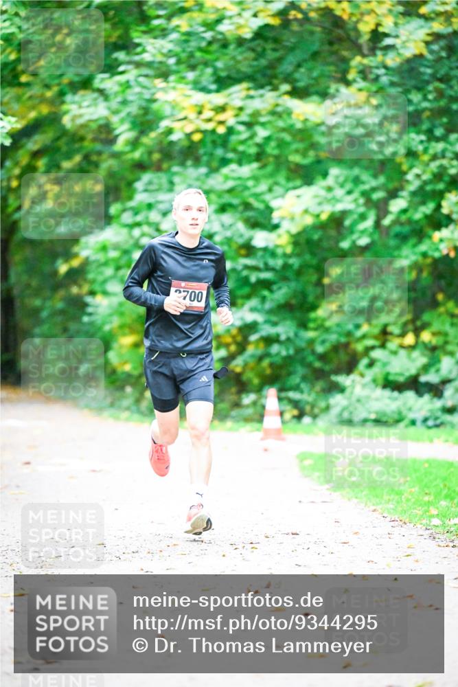 12.10.2025 - Bramfelder Halbmarathon 2025 Dr. Thomas Lammeyer http://msf.ph/oto/9344295 12.10.2025 10:08:10 Laufen 2700 meine-sportfotos.de